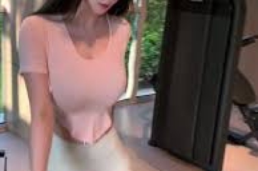 香港女星淡出娱乐多年曾因丈夫出轨离婚如今在国外经营武馆